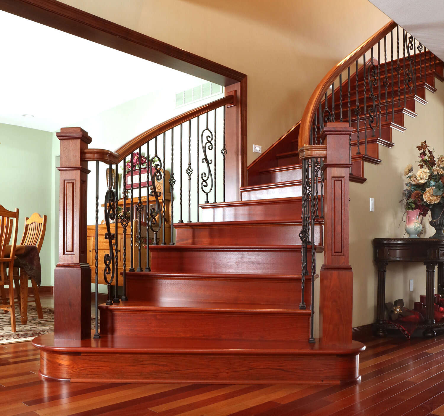 LJRA-4091 - Raised Panel Traditional Box Newel 6-1/4" Square x 55"